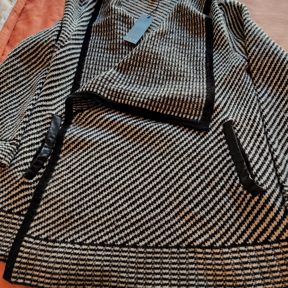Sweater - Picture 4 of 5